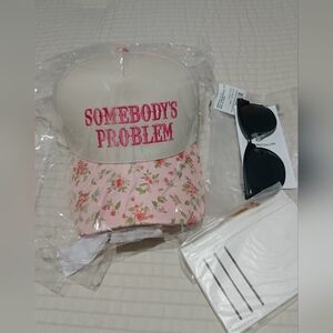 NWT BUNDLE AS SHOWN..HAT, KENNETH COLE SUNGLASSES AND CARD HOLDER